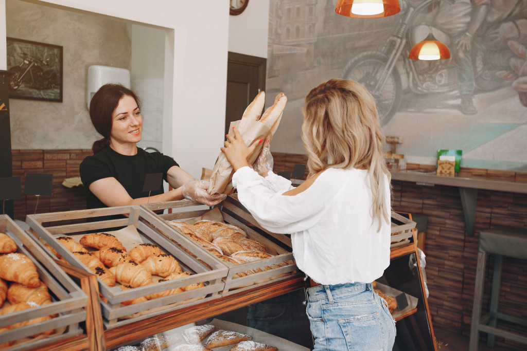 beautiful-girls-buys-buns-at-the-bakery.jpg beautiful-girls-buys-buns-at-the-bakery.jpg